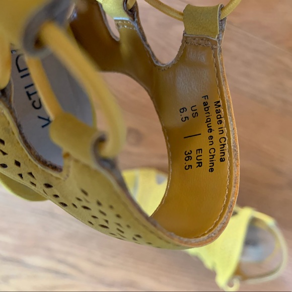 Women’s summer pumps - Picture 2 of 3